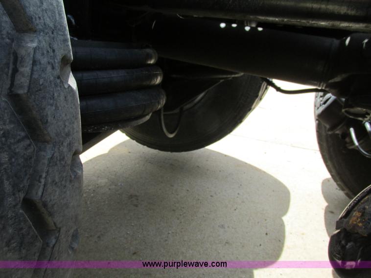 image for item K5080 1998 Mack RD688S semi truck