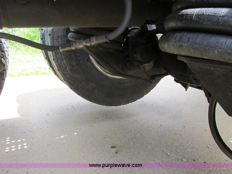 image for item K5080 1998 Mack RD688S semi truck