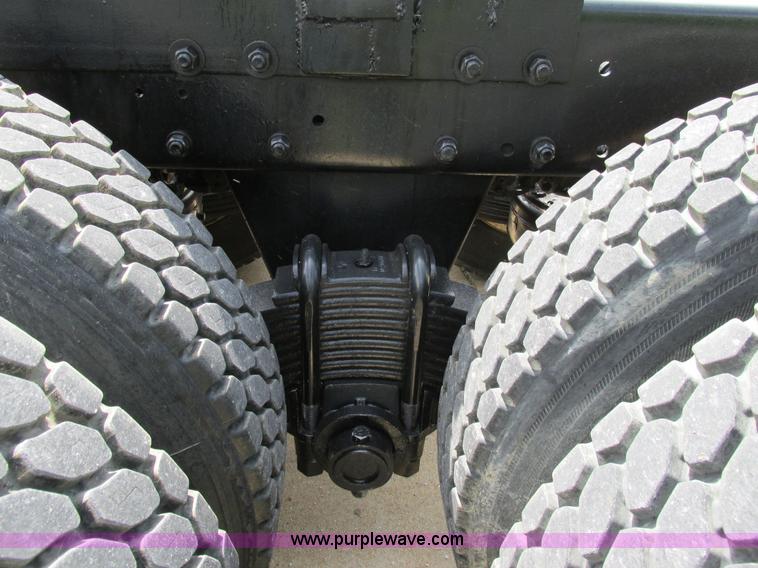 image for item K5080 1998 Mack RD688S semi truck