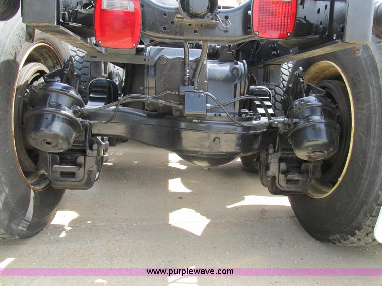 image for item K5080 1998 Mack RD688S semi truck