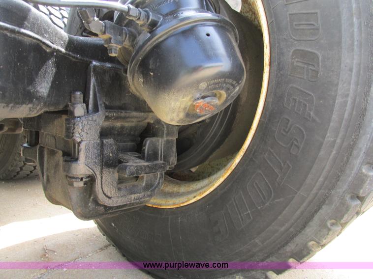 image for item K5080 1998 Mack RD688S semi truck