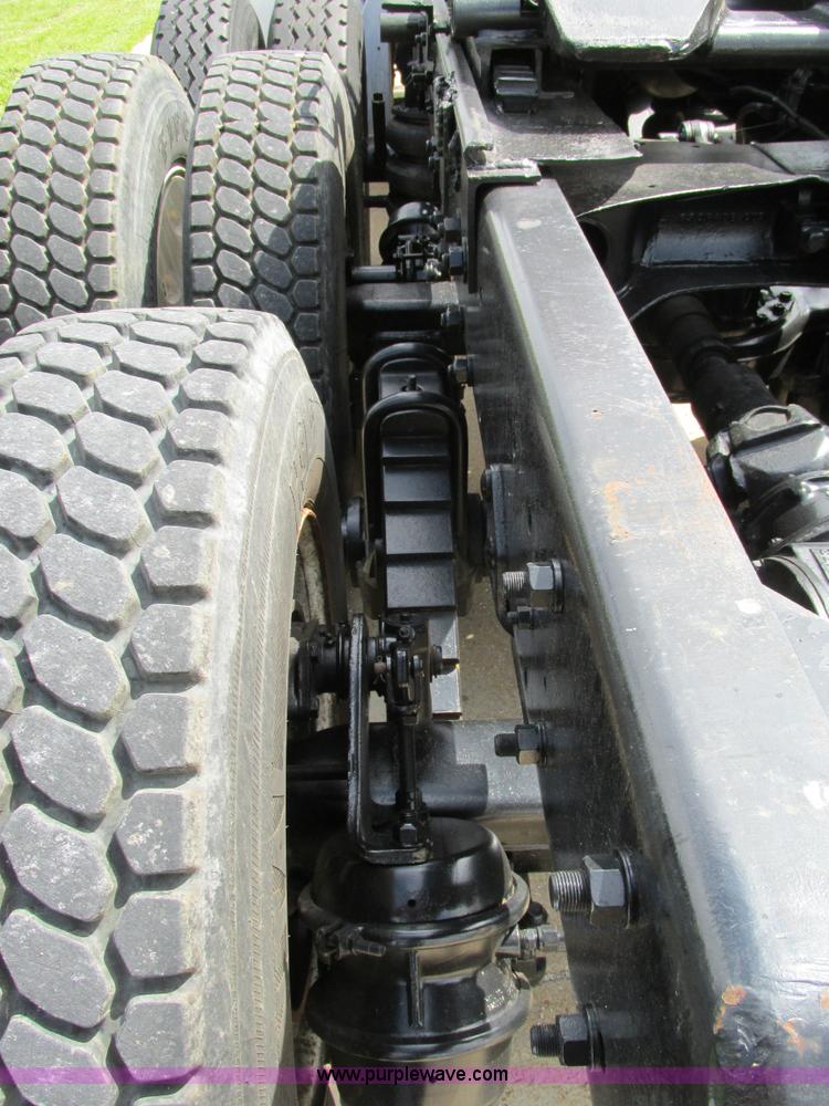 image for item K5080 1998 Mack RD688S semi truck