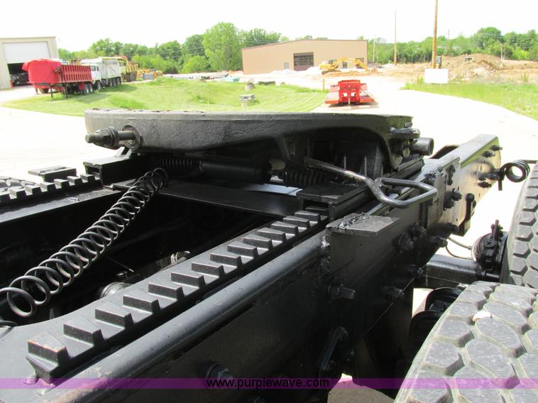 image for item K5080 1998 Mack RD688S semi truck