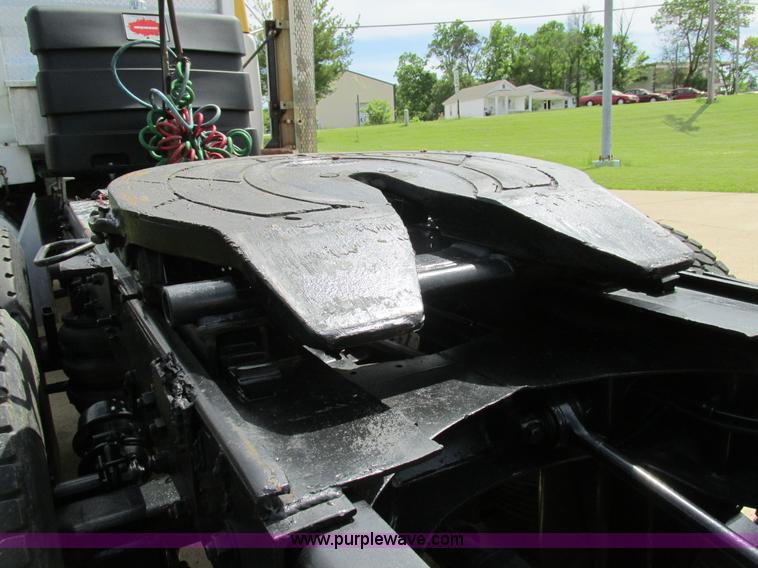 image for item K5080 1998 Mack RD688S semi truck