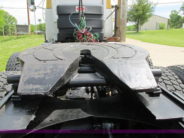 image for item K5080 1998 Mack RD688S semi truck