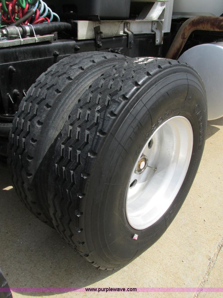 image for item K5080 1998 Mack RD688S semi truck