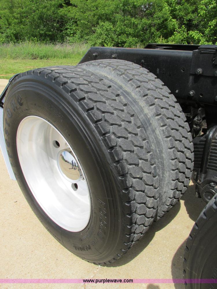 image for item K5080 1998 Mack RD688S semi truck