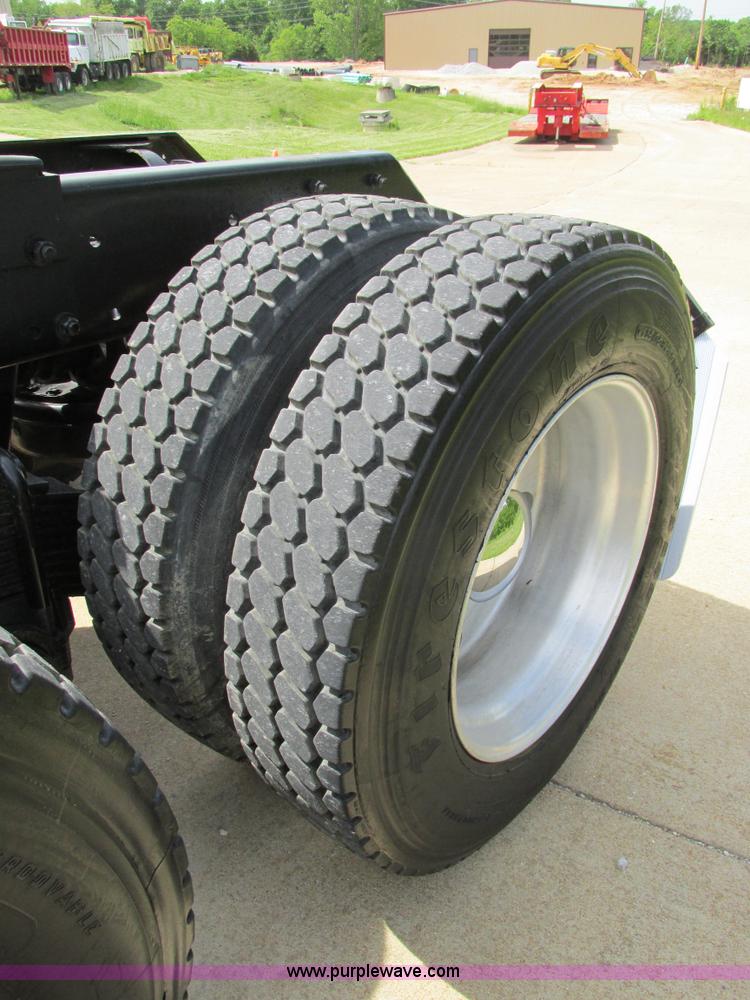 image for item K5080 1998 Mack RD688S semi truck