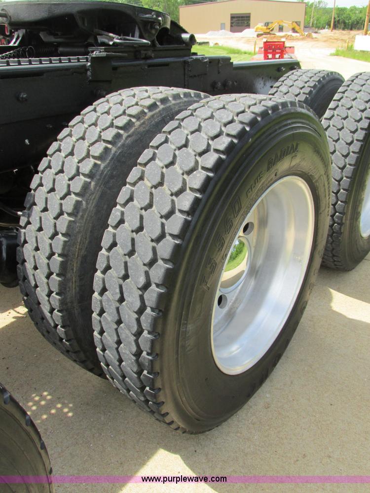 image for item K5080 1998 Mack RD688S semi truck