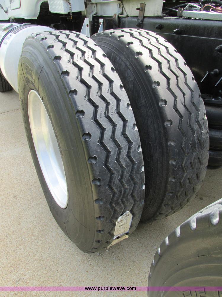 image for item K5080 1998 Mack RD688S semi truck