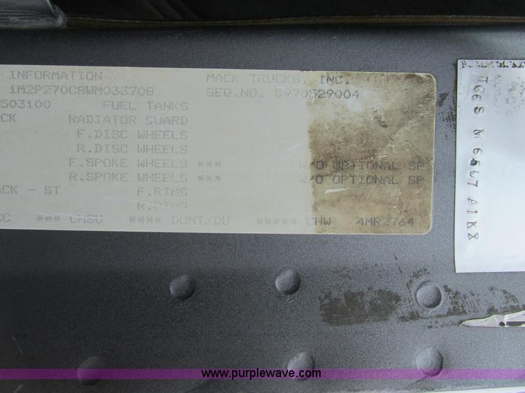 image for item K5080 1998 Mack RD688S semi truck