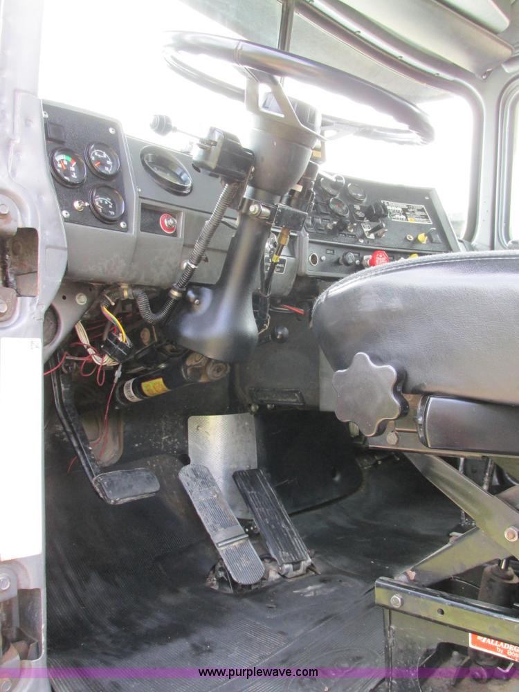 image for item K5080 1998 Mack RD688S semi truck