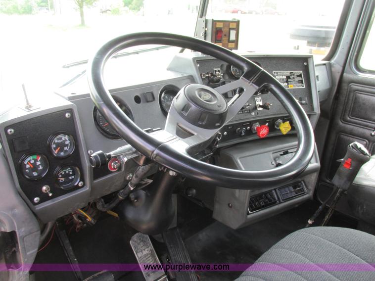 image for item K5080 1998 Mack RD688S semi truck