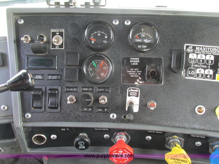 image for item K5080 1998 Mack RD688S semi truck