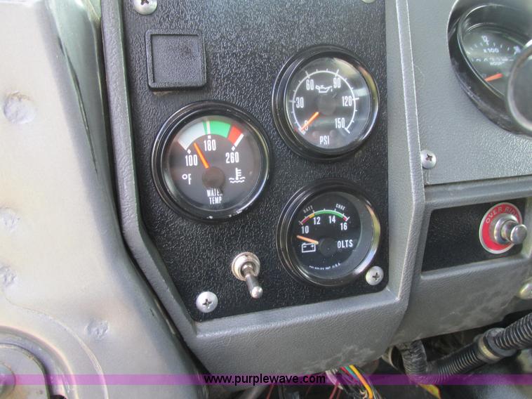 image for item K5080 1998 Mack RD688S semi truck