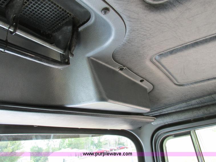 image for item K5080 1998 Mack RD688S semi truck