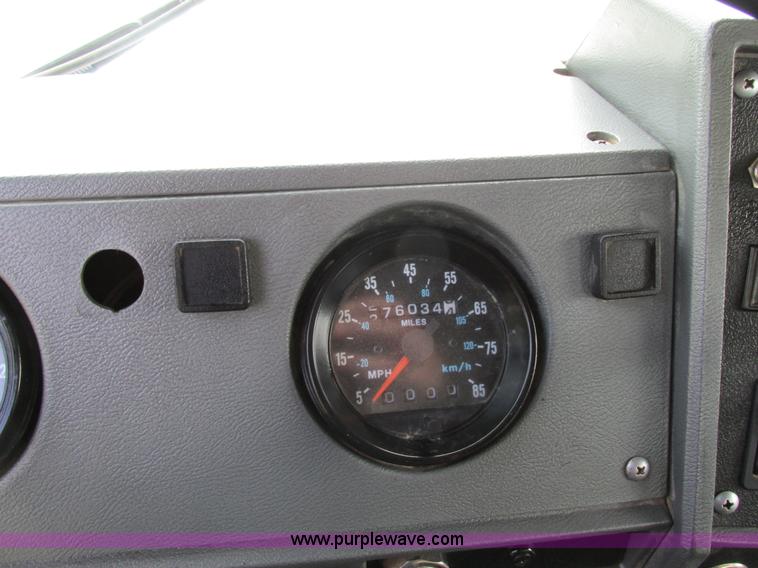 image for item K5080 1998 Mack RD688S semi truck