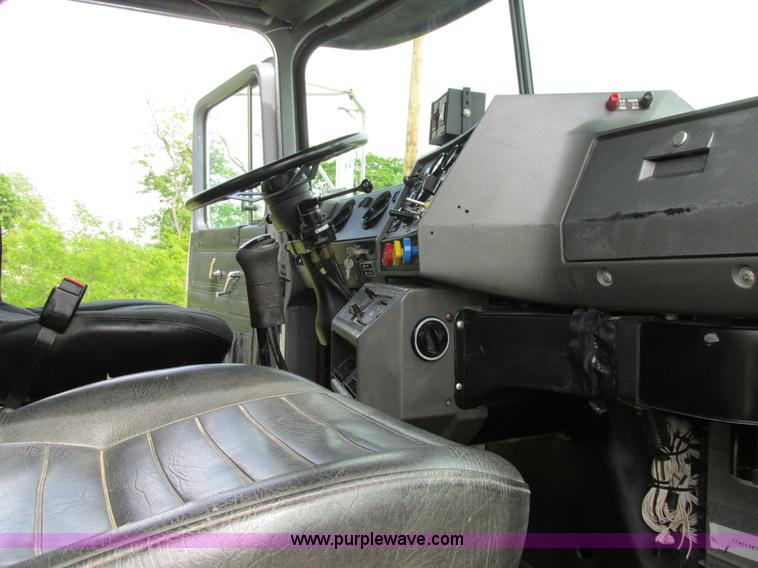 image for item K5080 1998 Mack RD688S semi truck