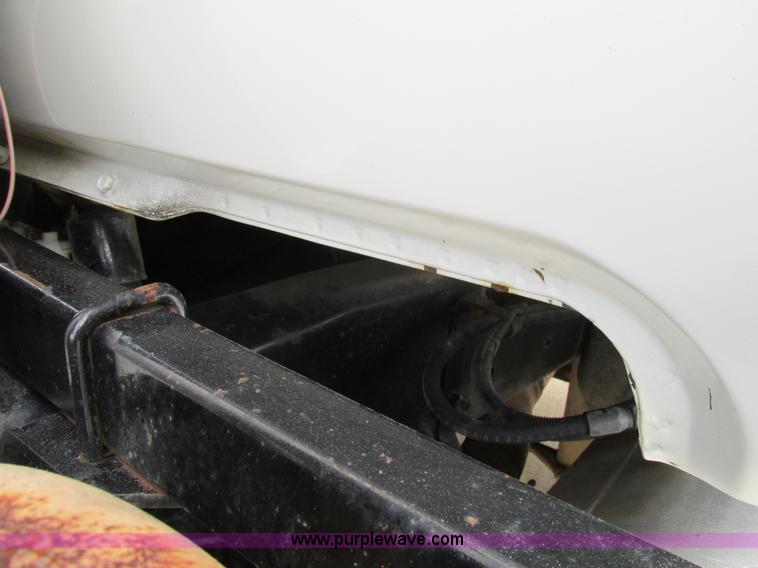 image for item K5080 1998 Mack RD688S semi truck