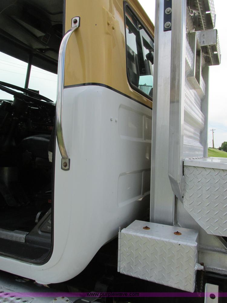 image for item K5080 1998 Mack RD688S semi truck