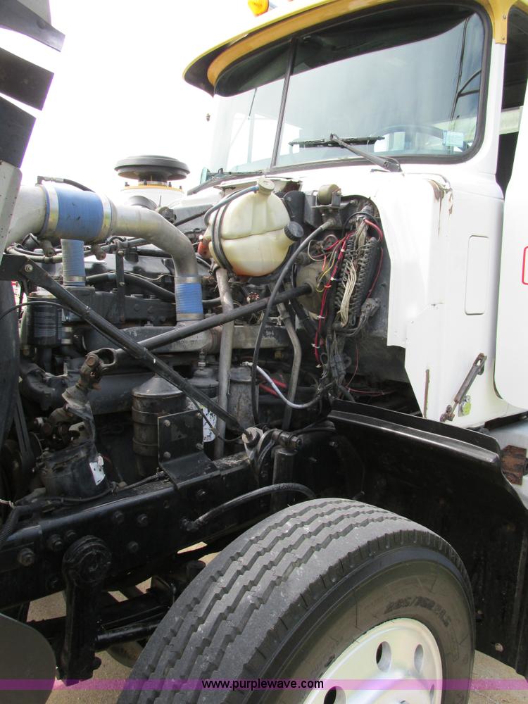 image for item K5080 1998 Mack RD688S semi truck