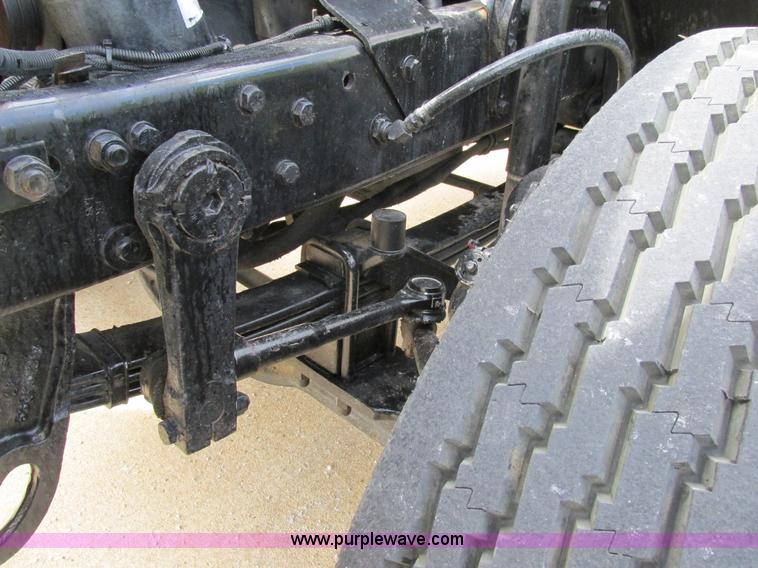 image for item K5080 1998 Mack RD688S semi truck