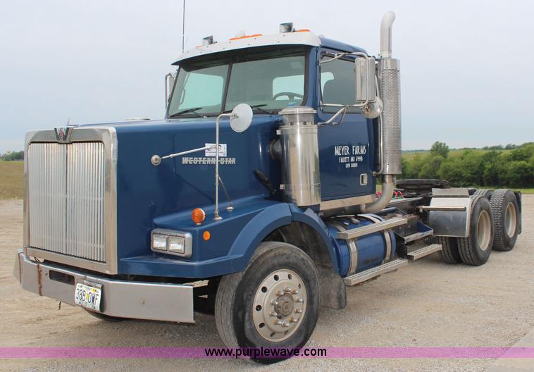 image for item K6917 2000 Western Star 4964SX semi truck
