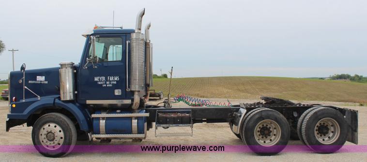 image for item K6917 2000 Western Star 4964SX semi truck