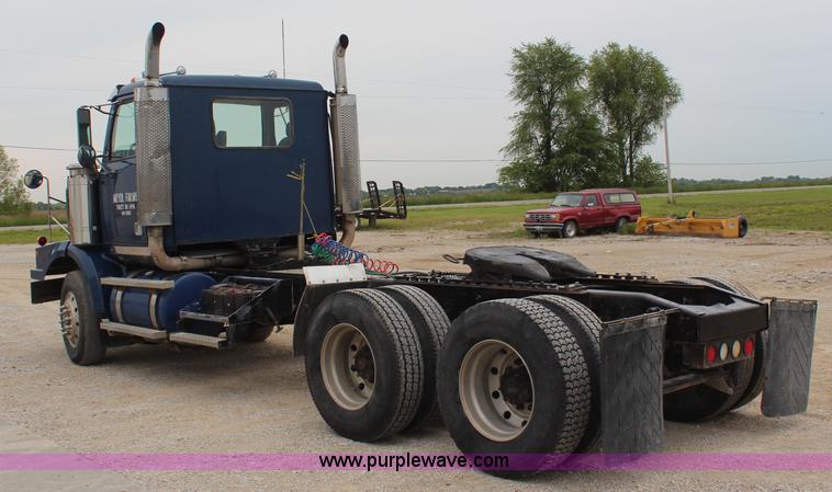 image for item K6917 2000 Western Star 4964SX semi truck