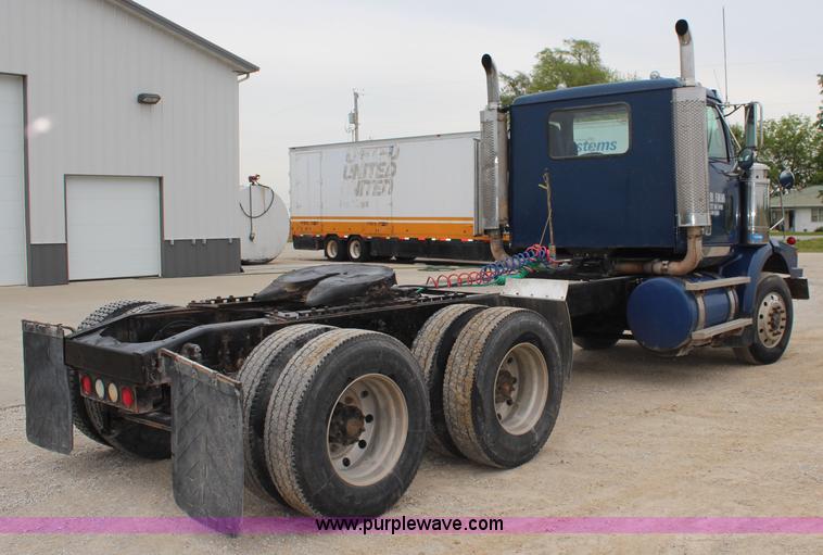 image for item K6917 2000 Western Star 4964SX semi truck