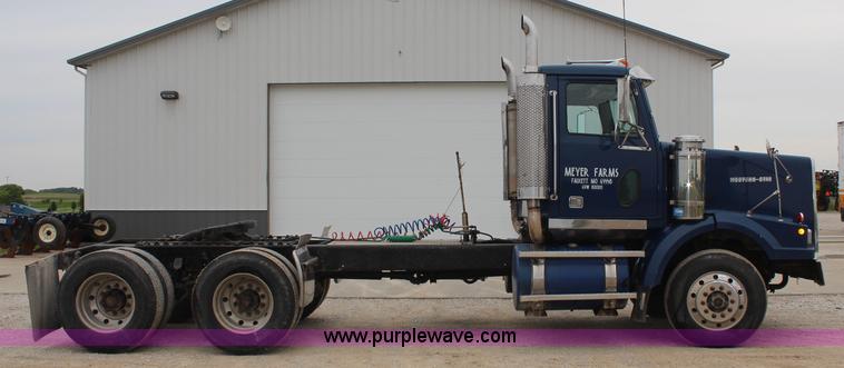 image for item K6917 2000 Western Star 4964SX semi truck
