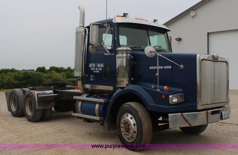 image for item K6917 2000 Western Star 4964SX semi truck
