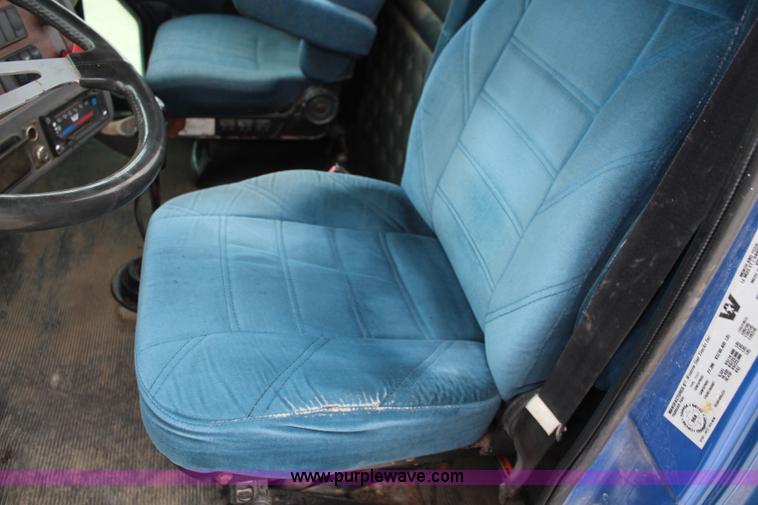 image for item K6917 2000 Western Star 4964SX semi truck