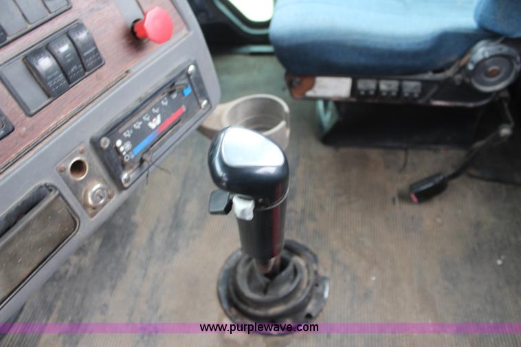 image for item K6917 2000 Western Star 4964SX semi truck