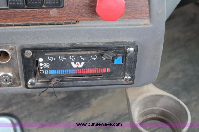 image for item K6917 2000 Western Star 4964SX semi truck