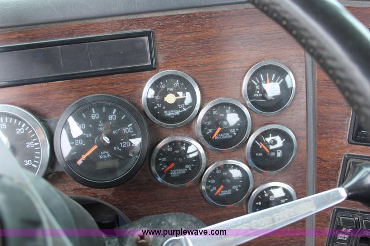 image for item K6917 2000 Western Star 4964SX semi truck