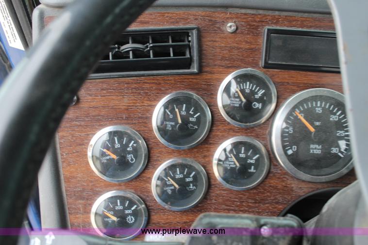 image for item K6917 2000 Western Star 4964SX semi truck