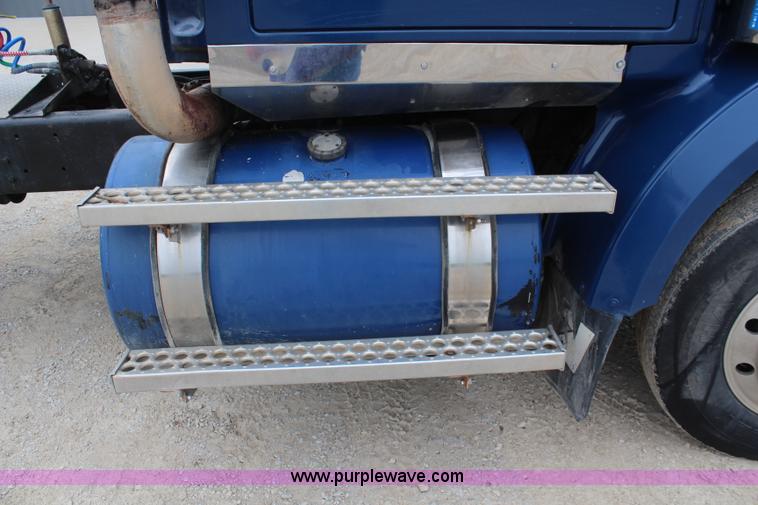 image for item K6917 2000 Western Star 4964SX semi truck