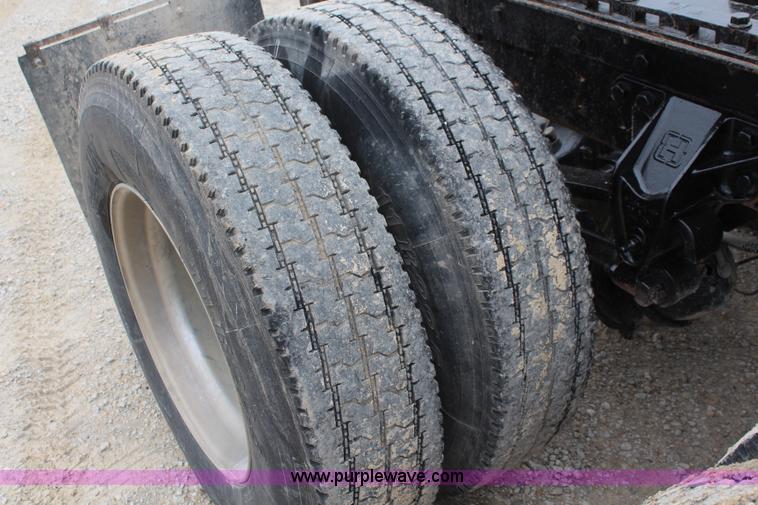 image for item K6917 2000 Western Star 4964SX semi truck