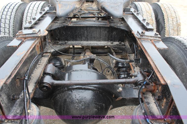 image for item K6917 2000 Western Star 4964SX semi truck