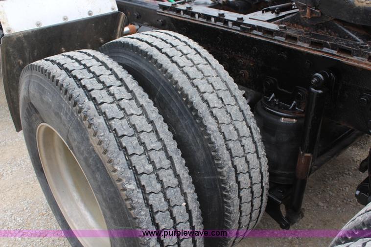 image for item K6917 2000 Western Star 4964SX semi truck