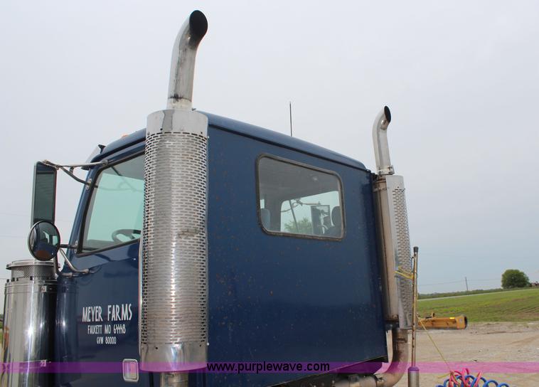 image for item K6917 2000 Western Star 4964SX semi truck