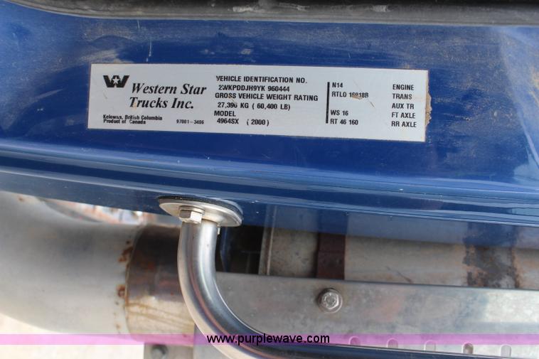 image for item K6917 2000 Western Star 4964SX semi truck