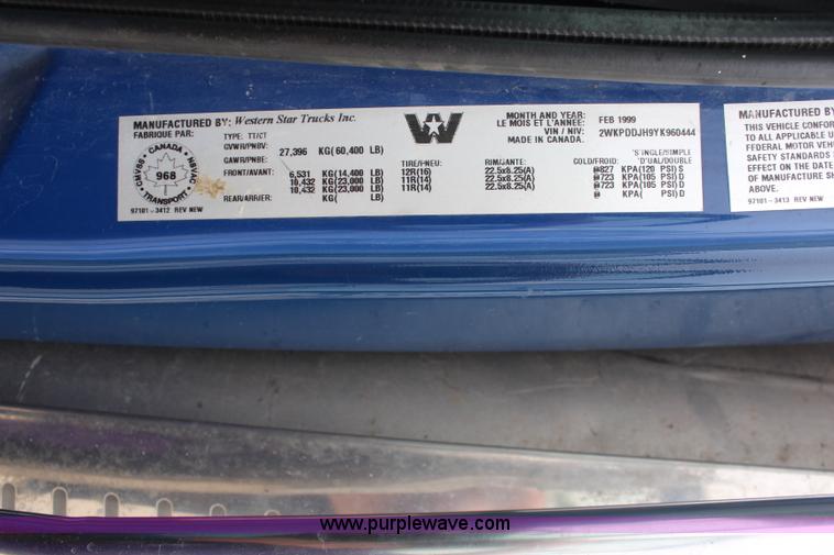 image for item K6917 2000 Western Star 4964SX semi truck