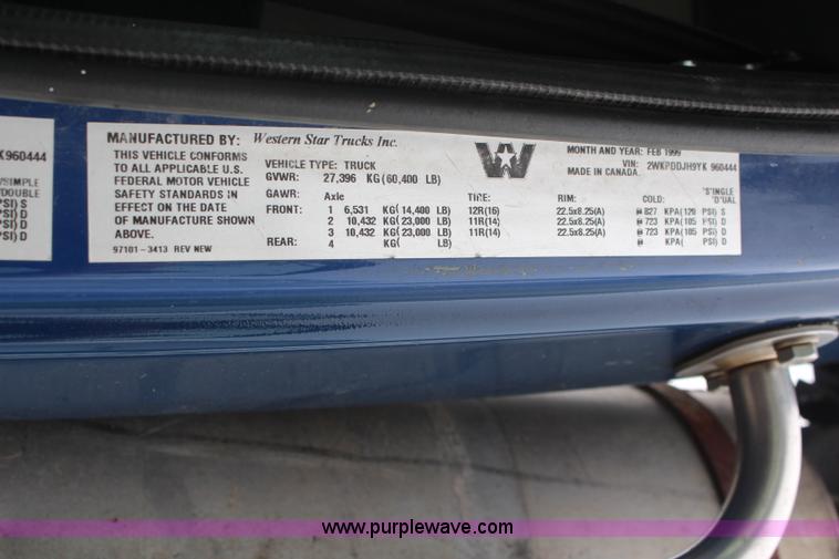 image for item K6917 2000 Western Star 4964SX semi truck