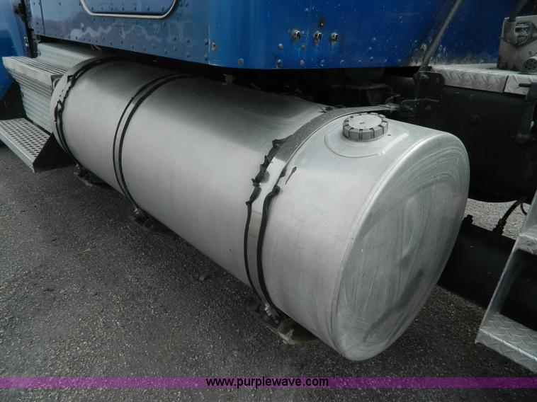 image for item K8014 2000 Kenworth W900L semi truck