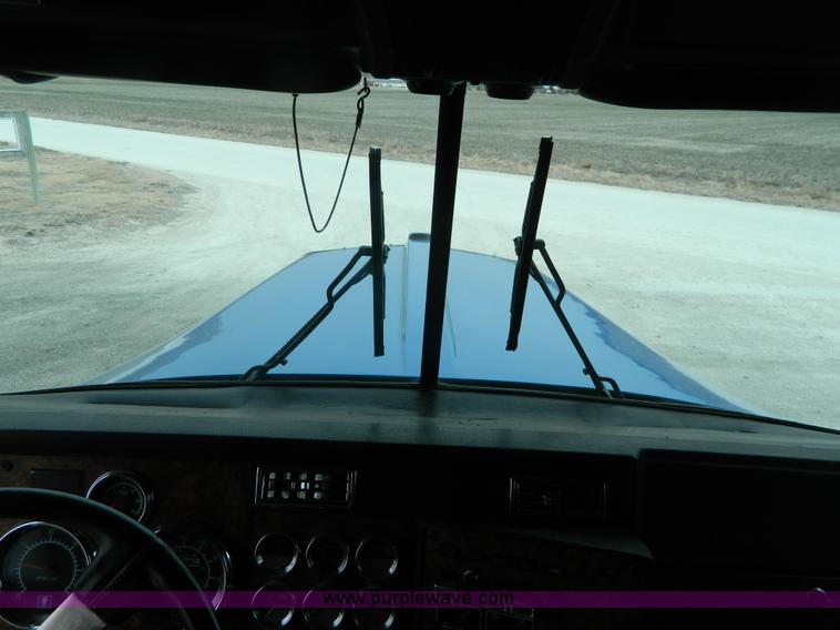 image for item K8014 2000 Kenworth W900L semi truck