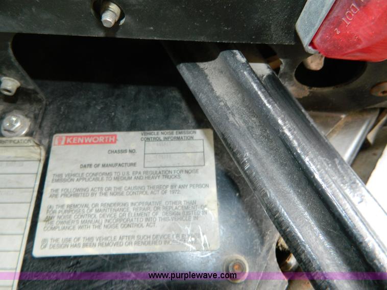 image for item K8014 2000 Kenworth W900L semi truck