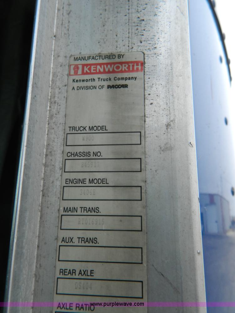 image for item K8014 2000 Kenworth W900L semi truck