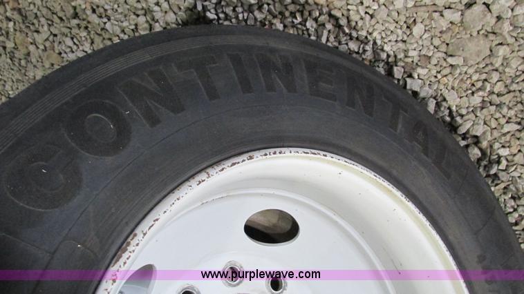 image for item AY9856 (4) 445/50R22.5 tires